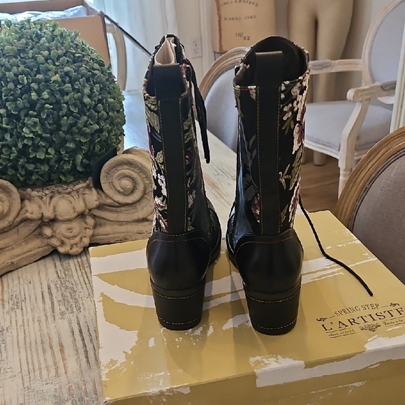 L'Artiste Floral Lace-Up Boots - Black and Red - Picture 3 of 7